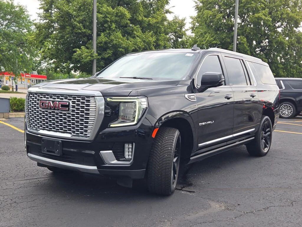Used 2022  GMC Denali image 5