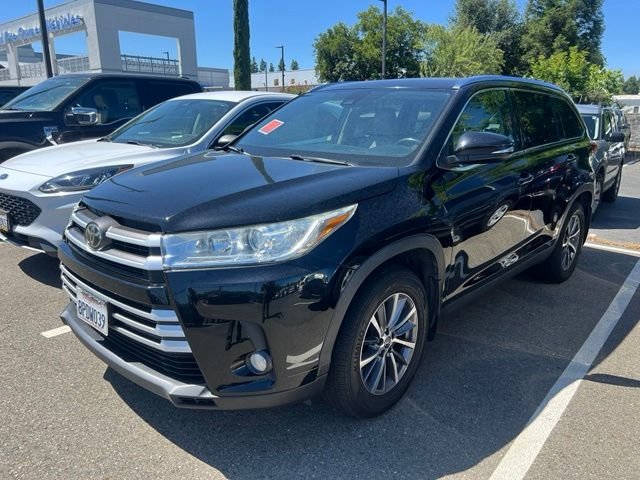 Used 2019 Black Toyota XLE image 1