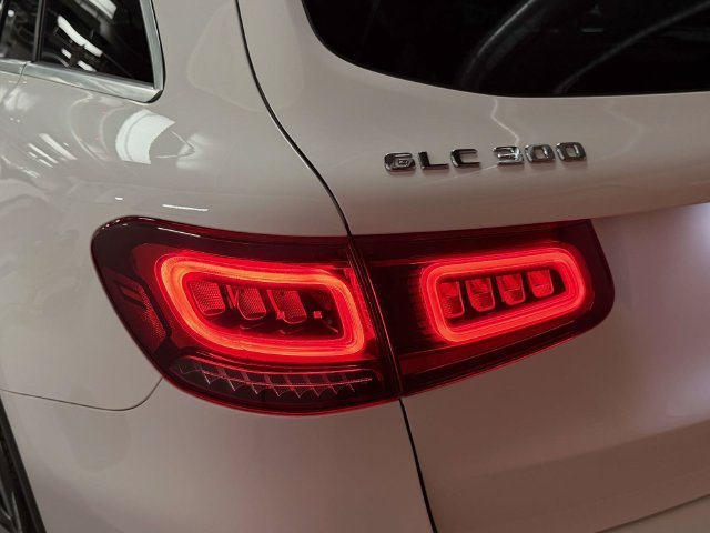 Certified Used 2022 White Mercedes-Benz GLC 300 image 10