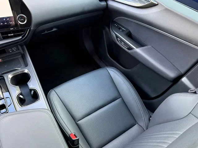 Used 2025  Lexus 250 Premium image 26