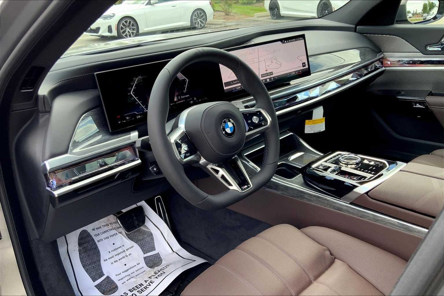 2025 BMW 7 Series 760i - Photo 8