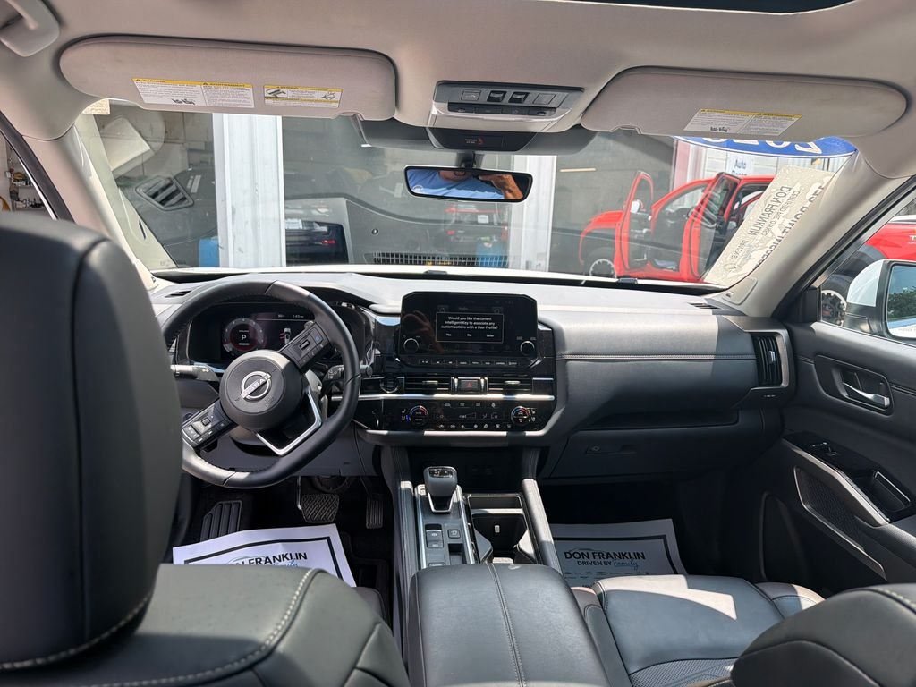 Used 2025 White Nissan Platinum image 15
