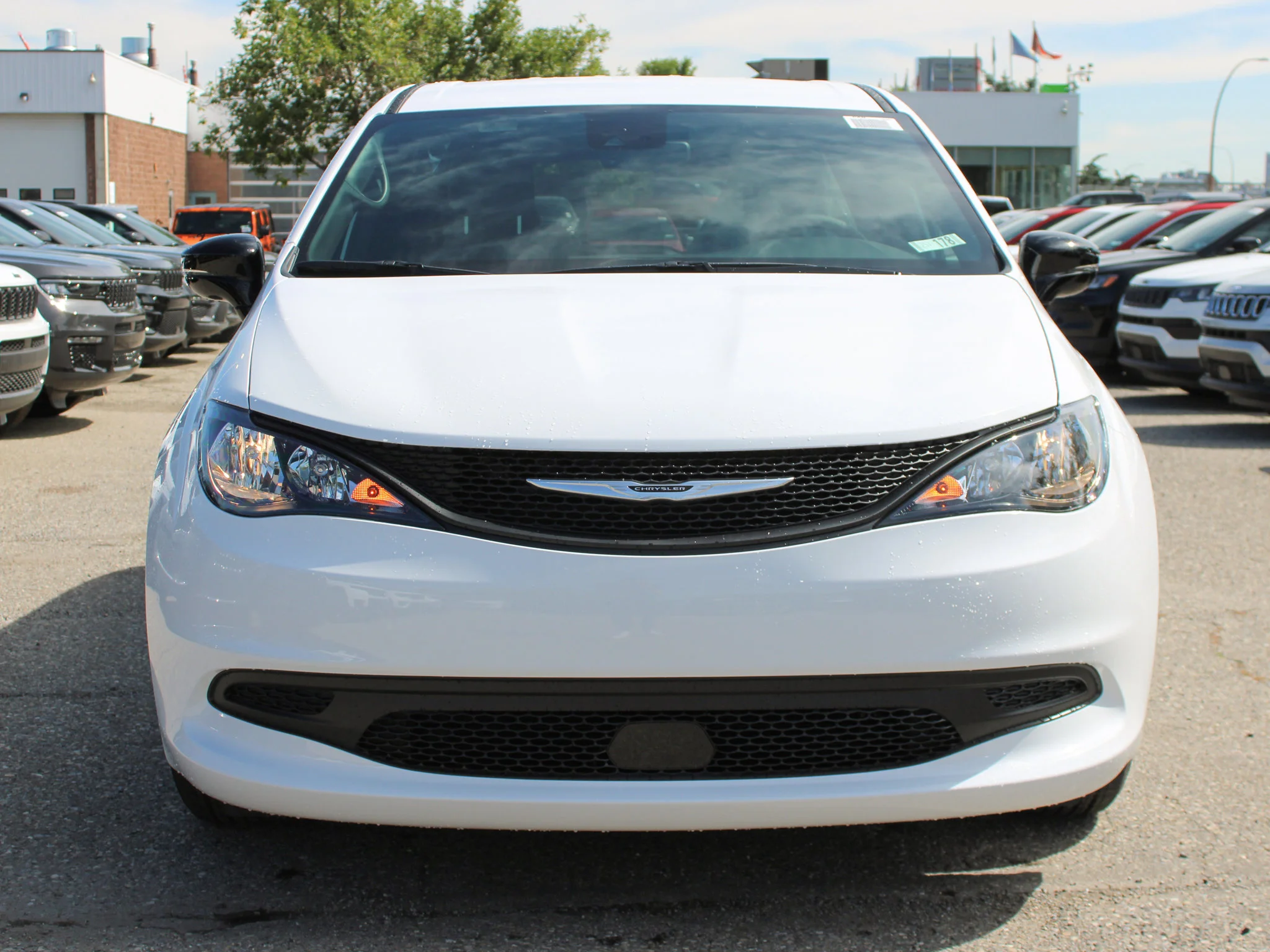 Used 2025 White Chrysler SXT*, Remote Start, Heated Leather, Lane Departure Warning image 7