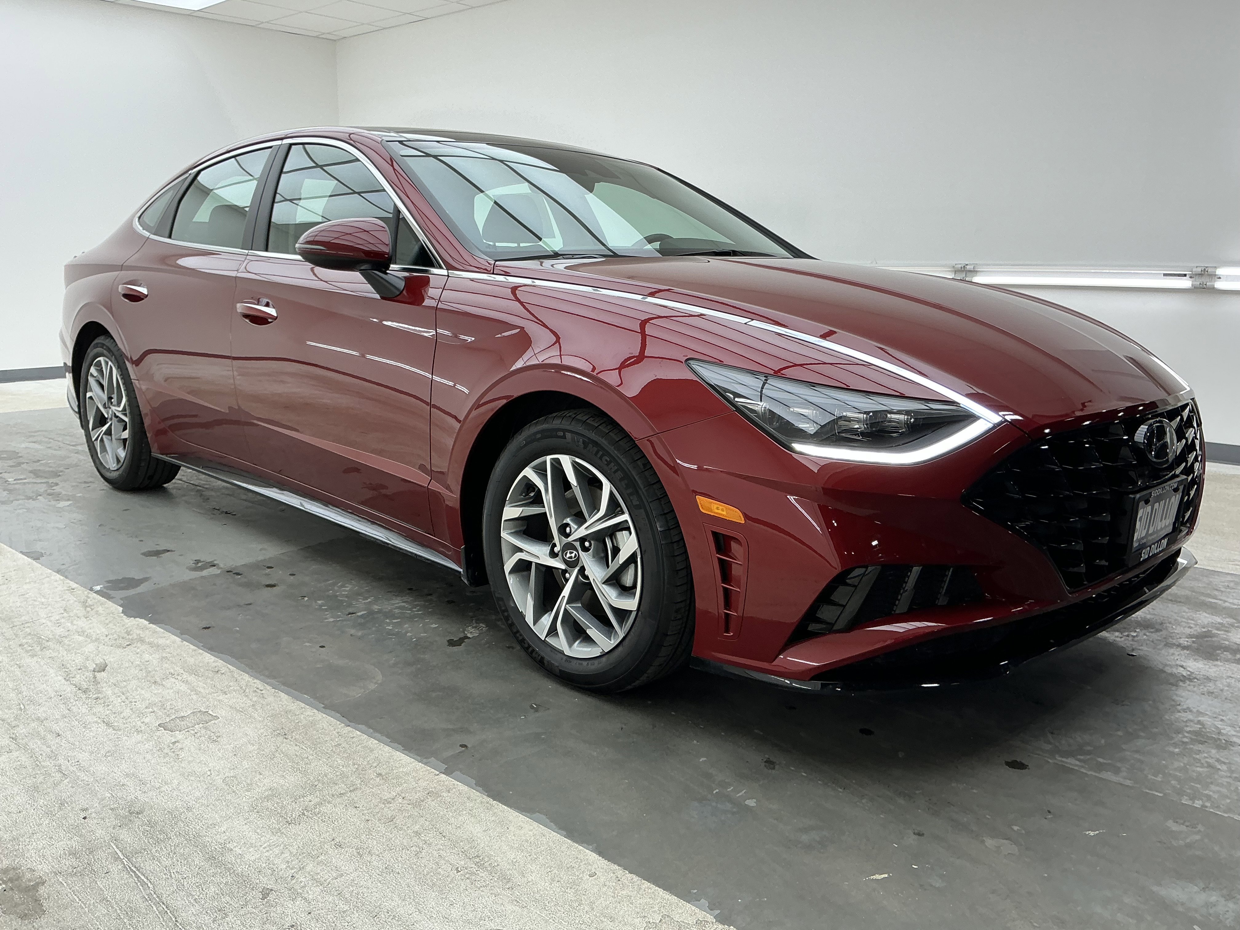Used 2023 Ultimate Red Hyundai SEL image 3