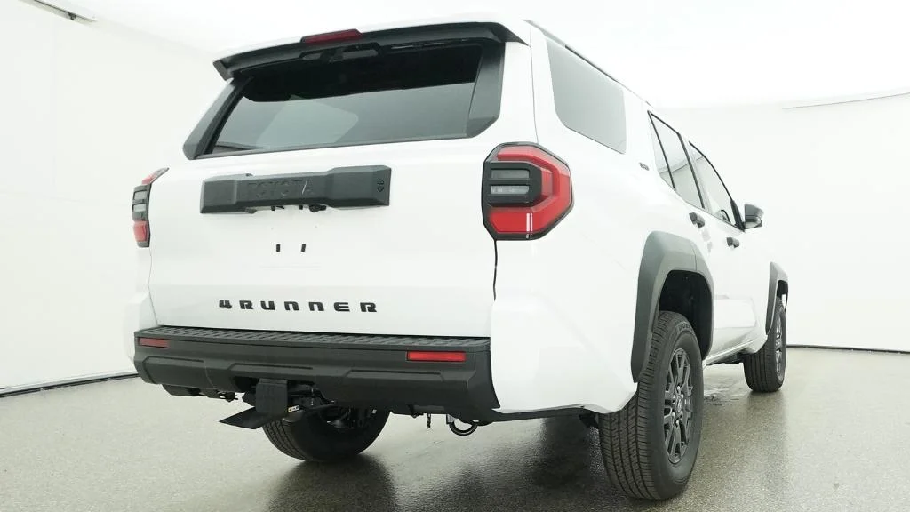 New 2026 Ice Cap Toyota SR5 image 5