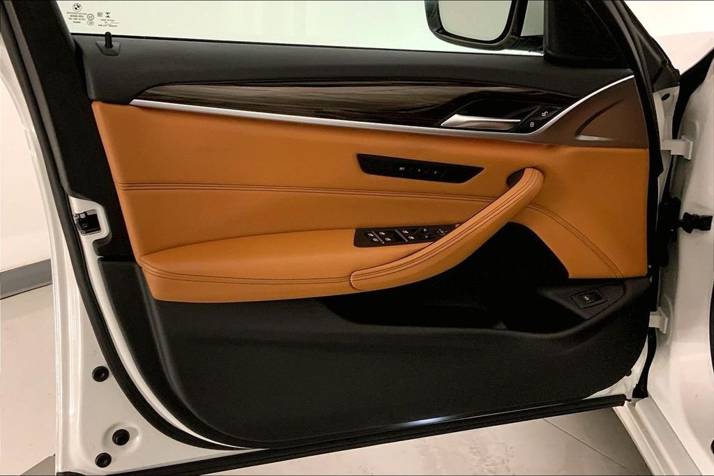 Used 2019 Mineral White Metallic BMW  image 24