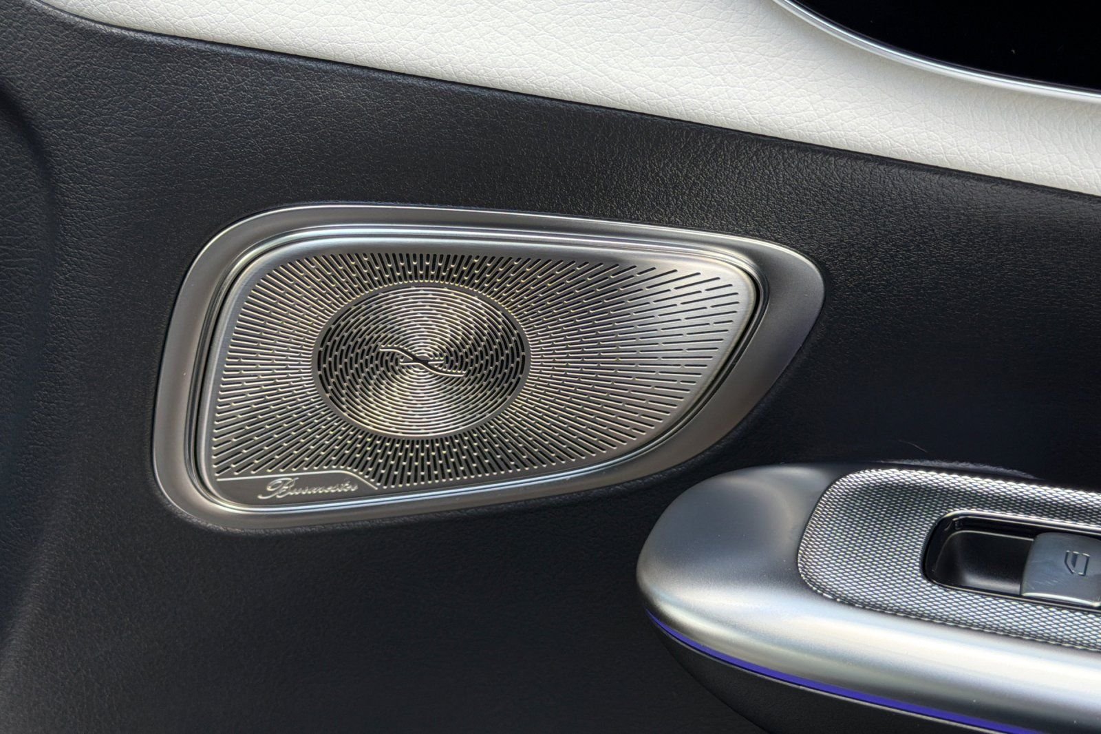 New 2026 Obsidian Black Metallic Mercedes-Benz GLC 300 image 6