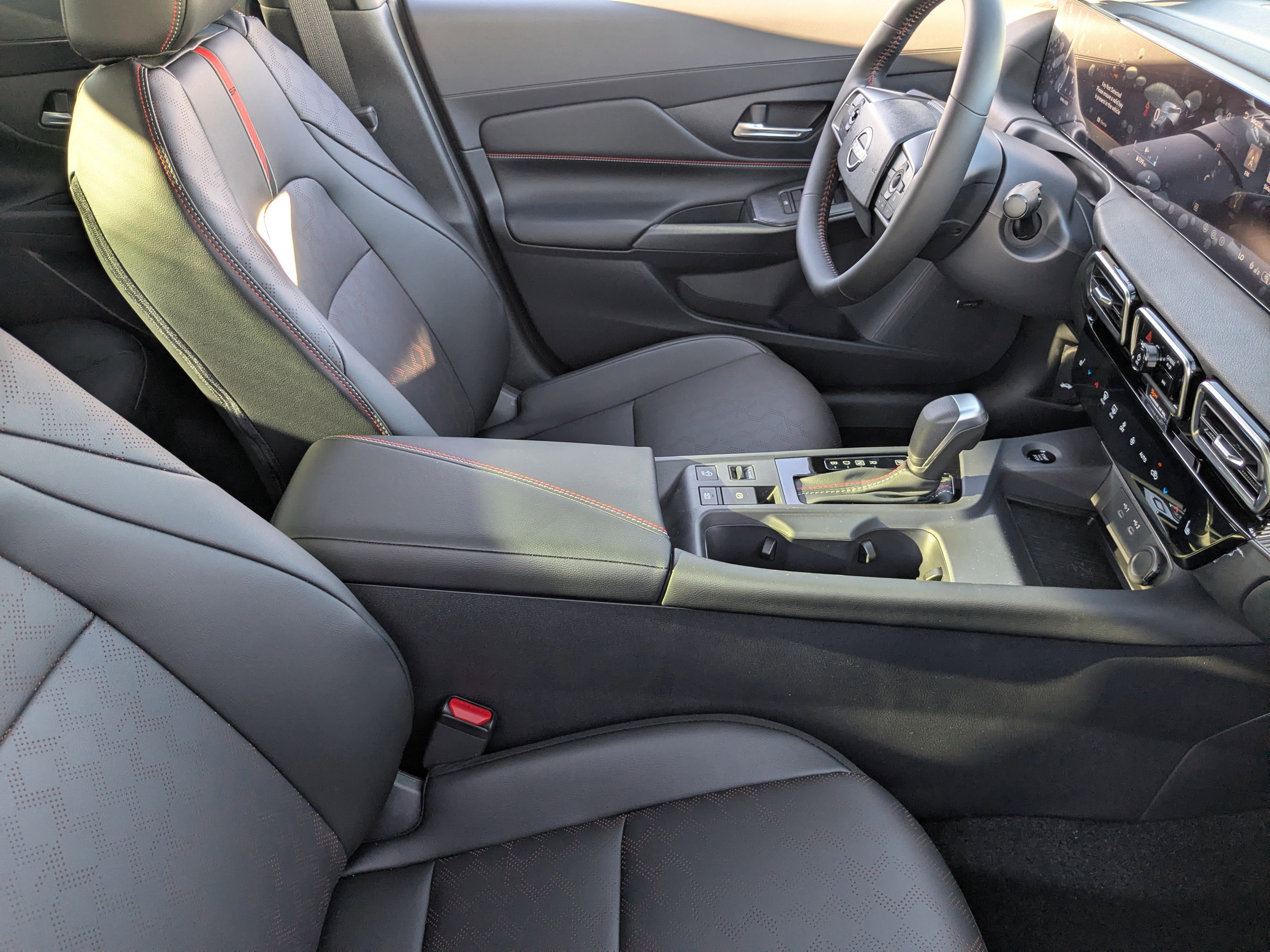 New 2026 Aspen White Tricoat/Super Black Nissan SR image 27