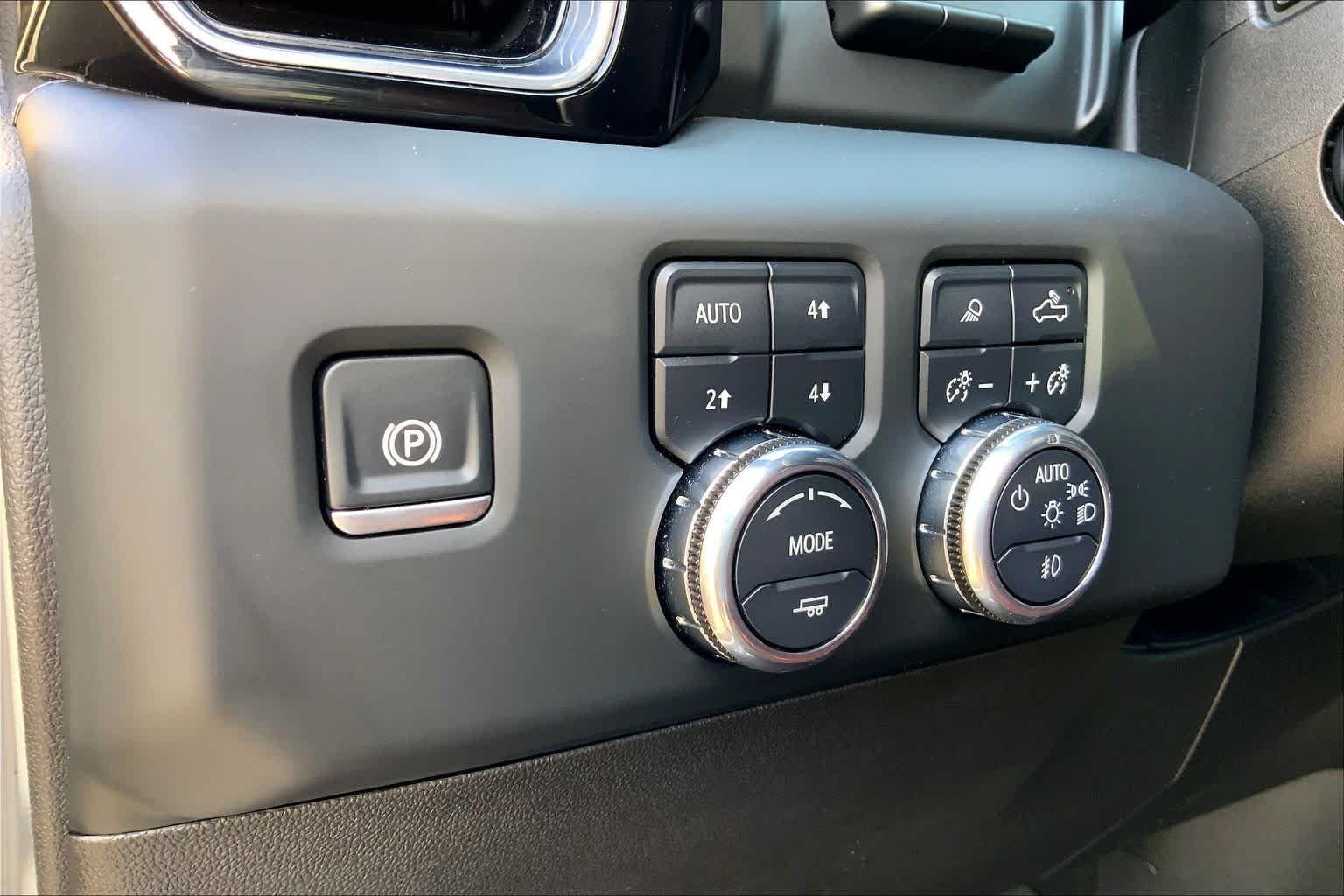 Used 2024 White Frost Tricoat GMC Denali Ultimate image 34