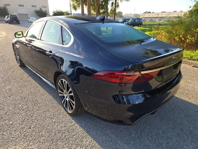 Used 2024 Blue Jaguar R-Dynamic SE image 3