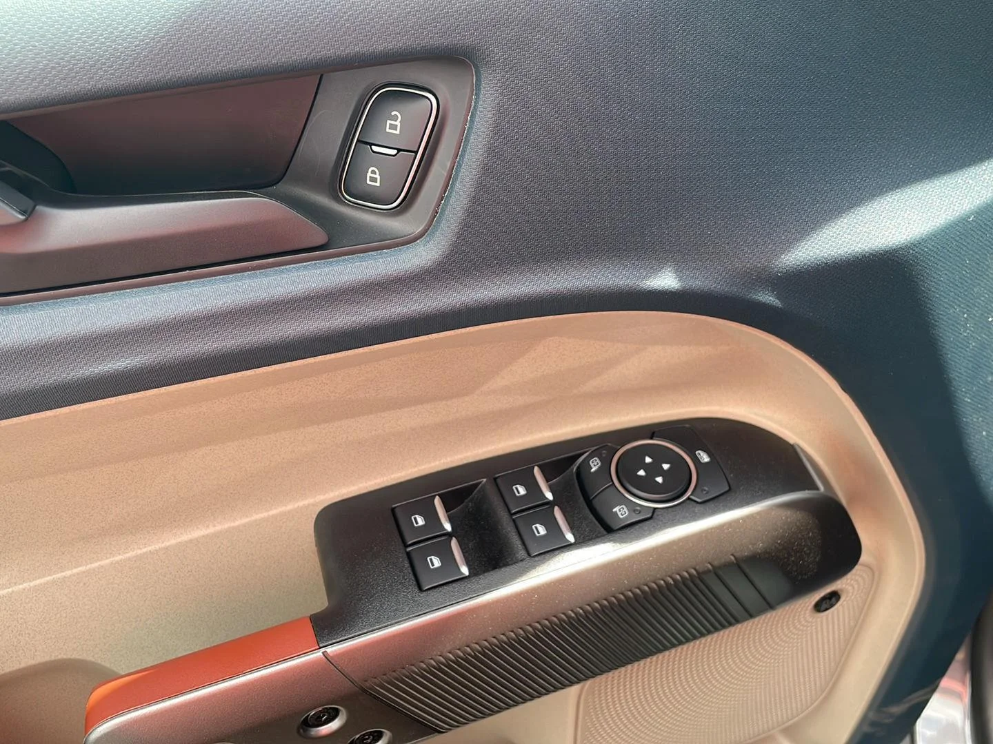 New 2026 Carbonized Gray Metallic Ford LARIAT image 14