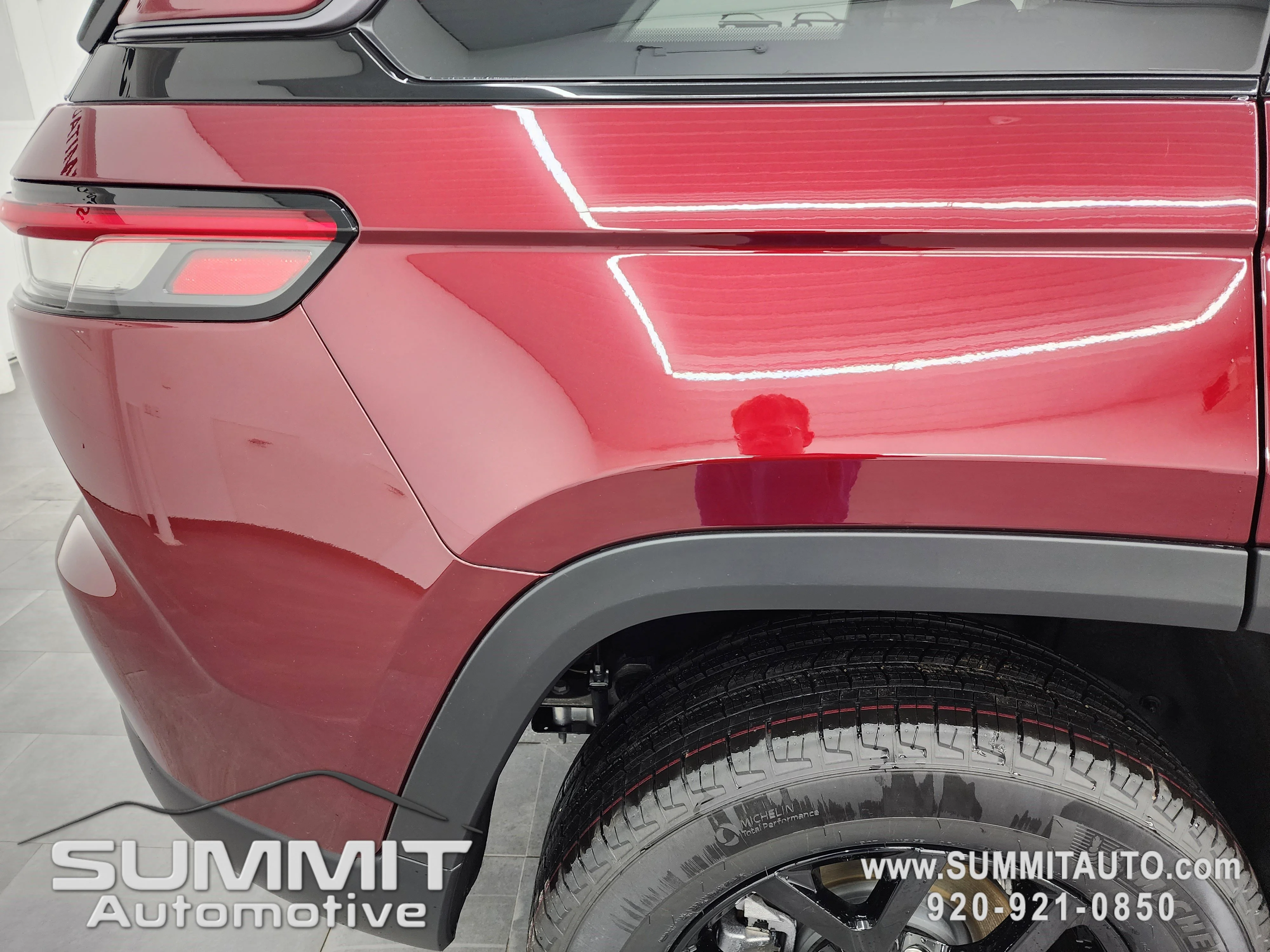 New 2026 Velvet Red Pearl-Coat Exterior Paint Jeep Altitude image 25