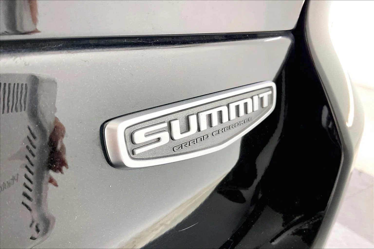 Used 2022 Diamond Black Crystal Pearlcoat Jeep Summit 4xe image 7