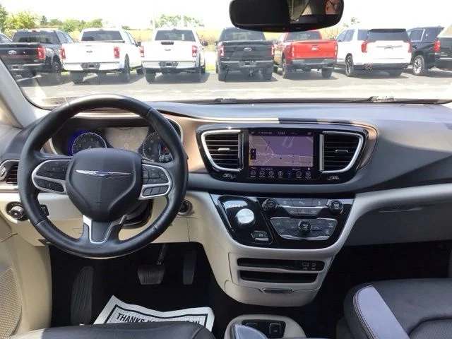 Used 2019 Velvet Red Pearlcoat Chrysler Touring L image 9