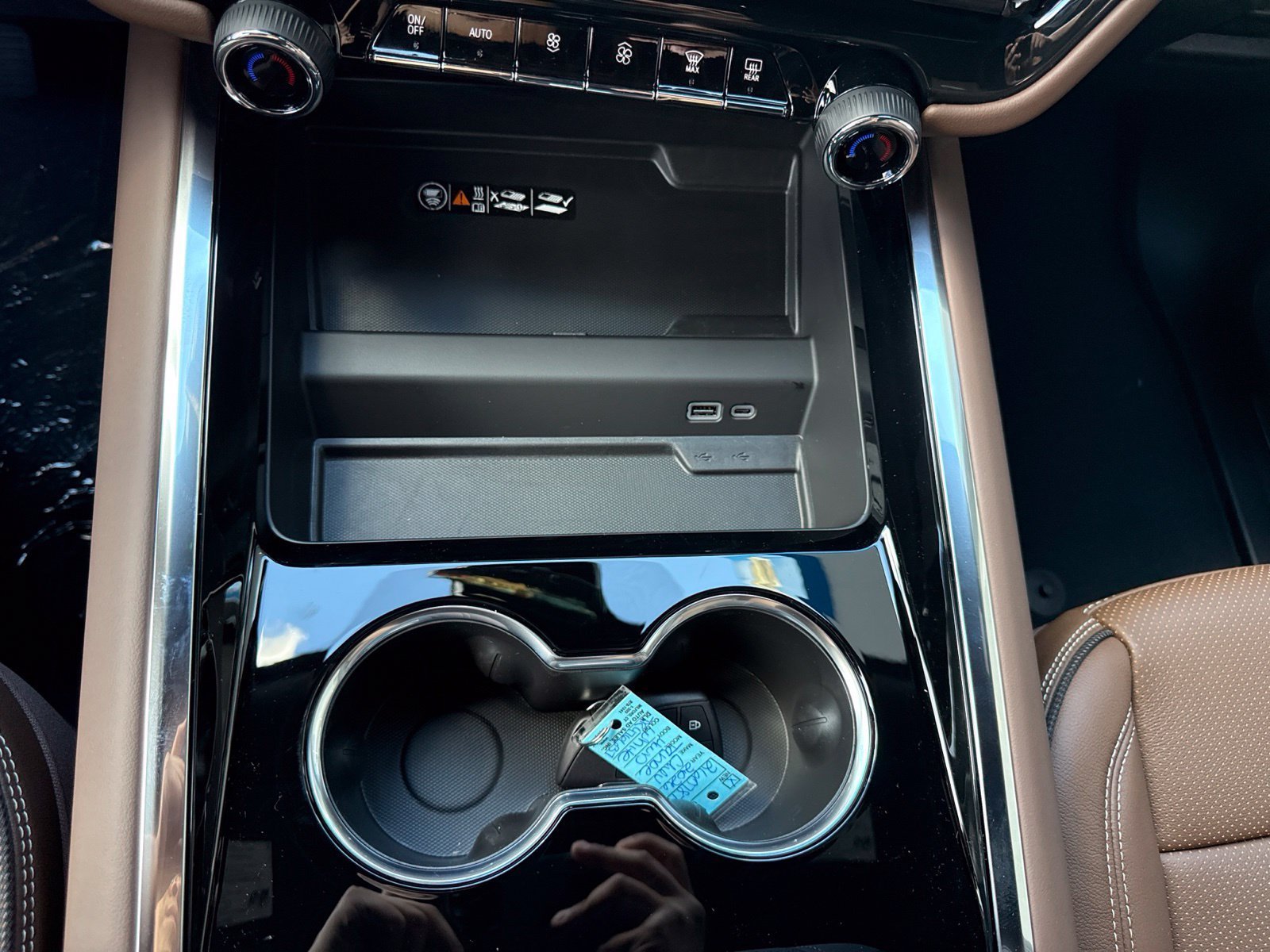 New 2026 Polar White Tricoat Chevrolet High Country Deluxe with 24in Wheels - Technology & Entertainment - Super Cruise - Panoramic Sunroof - Get Active Package image 28