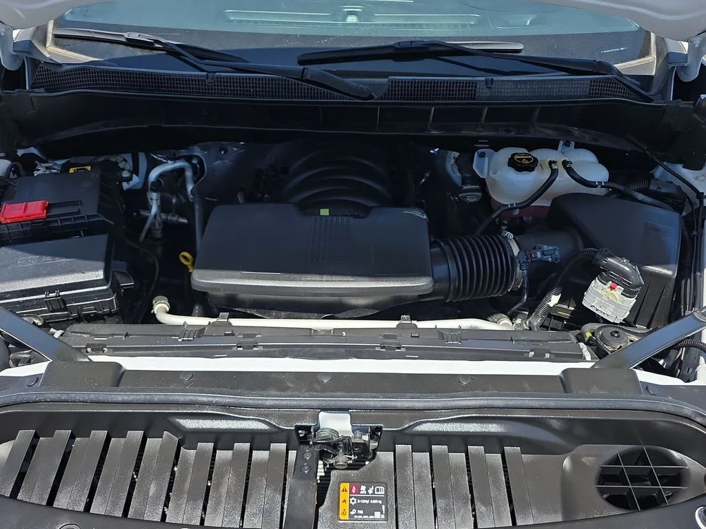 Used 2025 Summit White Chevrolet Work Truck image 31
