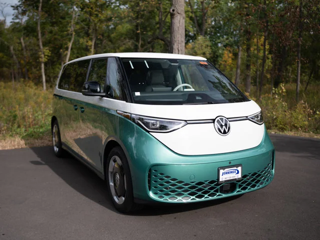 2025 Volkswagen ID. Buzz Pro S Plus 4Motion Two-Tone's photo