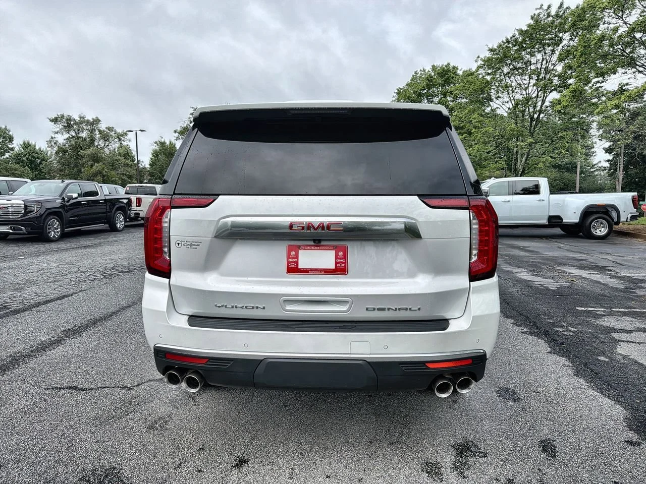 Used 2022 White Frost Tricoat GMC Denali image 7