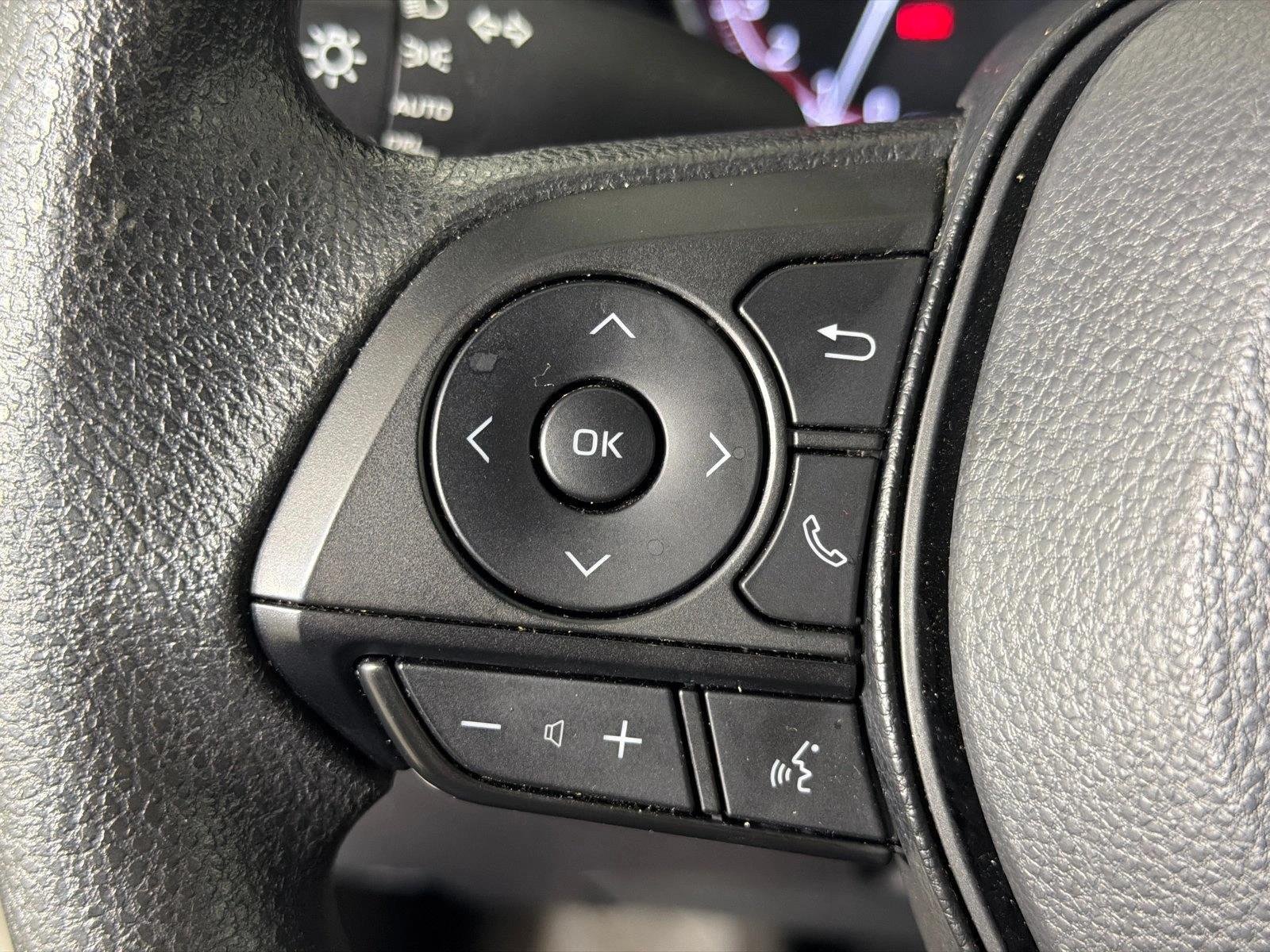 Used 2025 Ice Cap Toyota XLE image 24