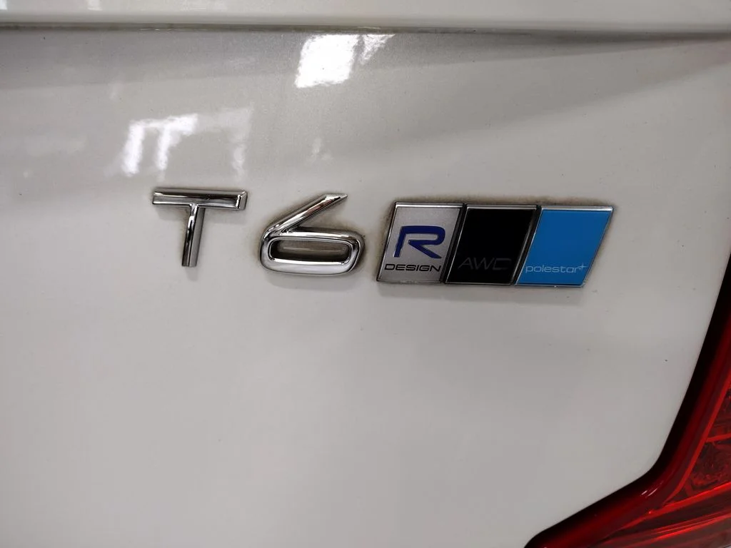 Used 2019 White Volvo T6 R-Design image 14