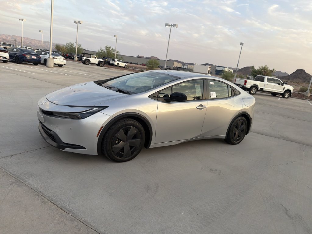 Used 2025  Toyota LE image 8