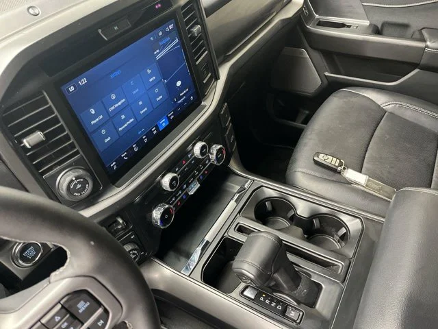 Used 2025 Silver Ford LARIAT image 19