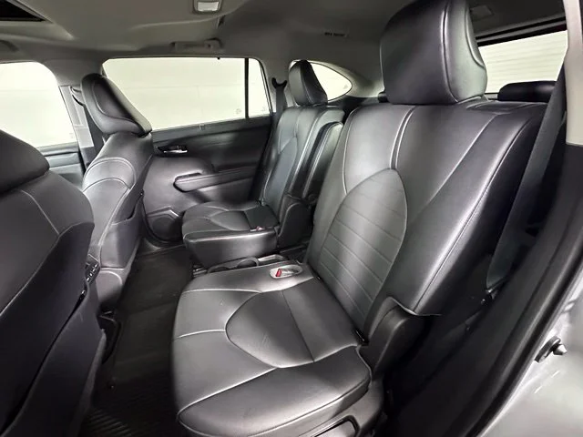 Used 2021 Silver Toyota XLE image 22