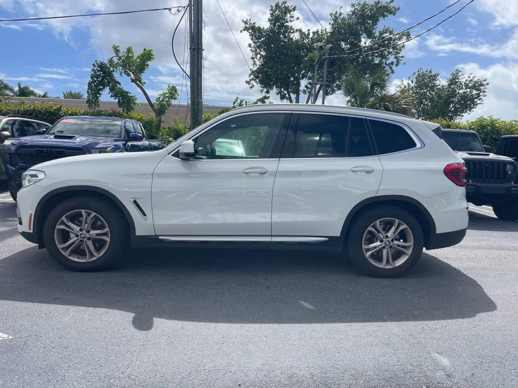 Used 2021 White BMW xDrive30i image 3