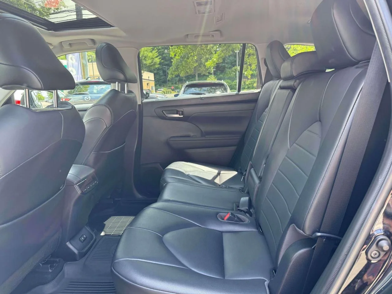Used 2020 Midnight Black Metallic Toyota XLE image 17