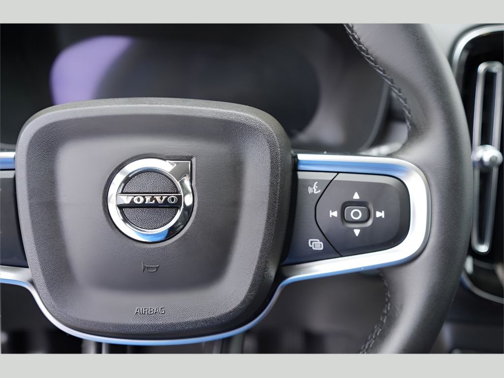 2025 Volvo XC40 Plus - Photo 13