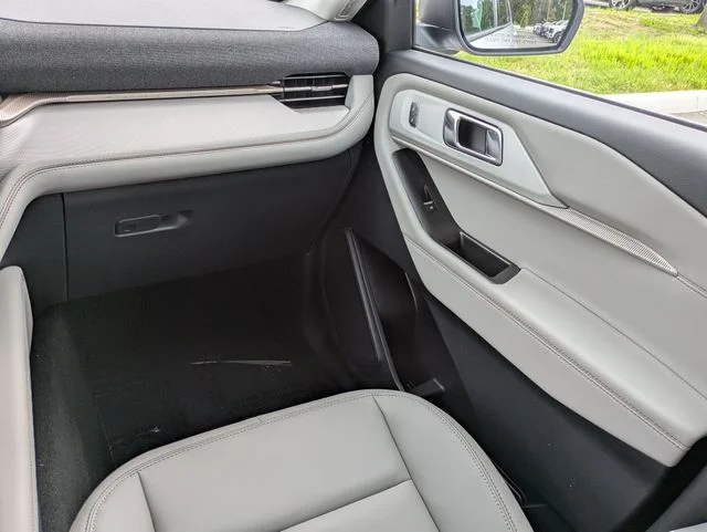 New 2026 Space White Metallic Ford Active image 17