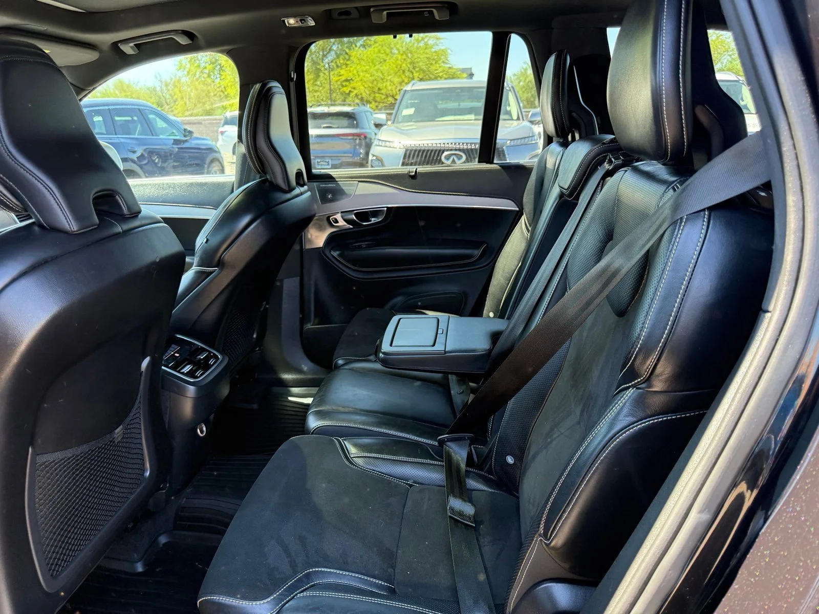Used 2019 Onyx Black Volvo T6 R-Design image 10