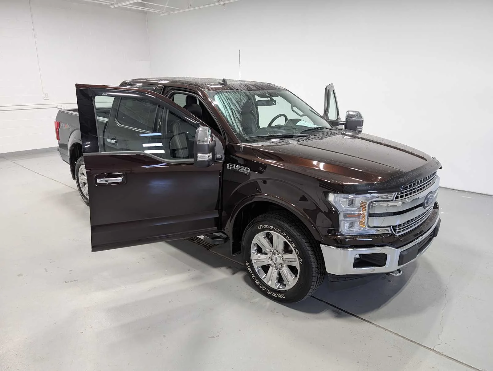 Used 2019 Magma Red Metallic Ford LARIAT image 16