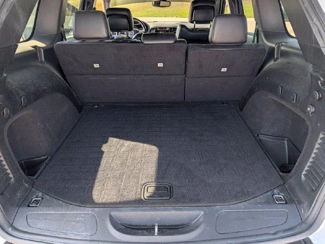 Used 2020 White Jeep Altitude image 23