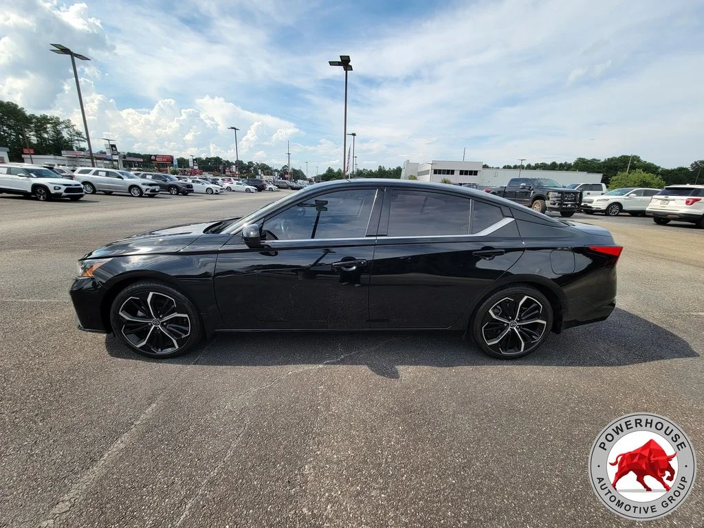 Used 2024 Black Nissan 2.5 SR image 3