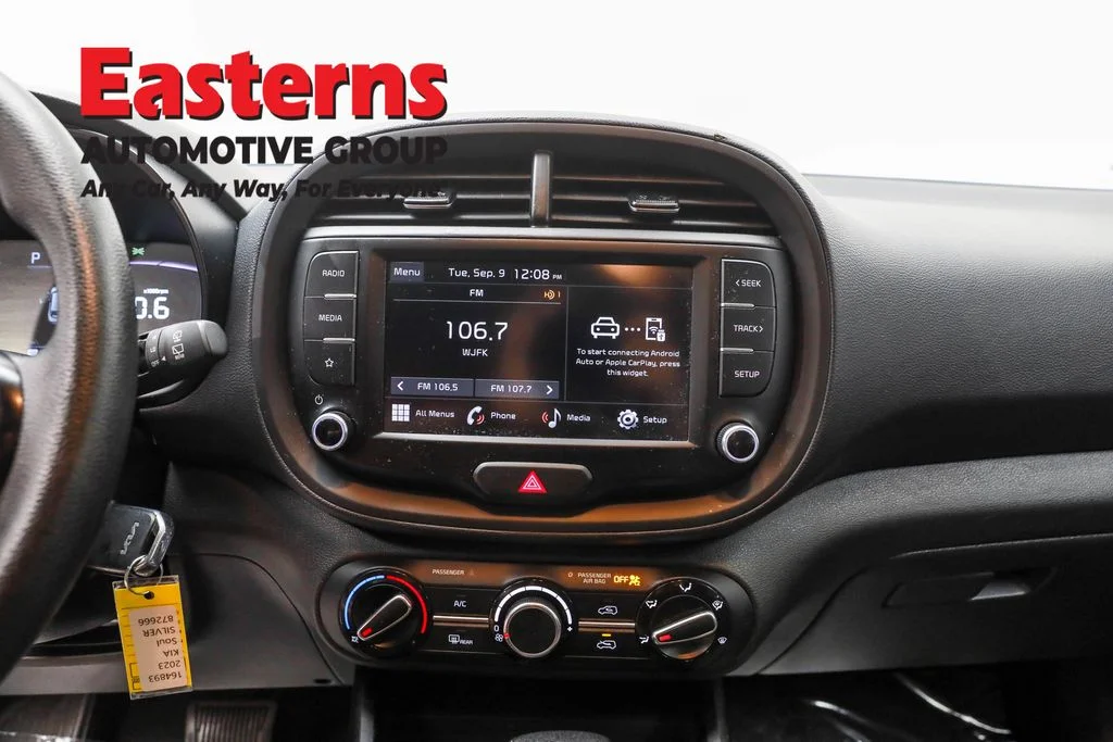Used 2023  Kia LX image 12