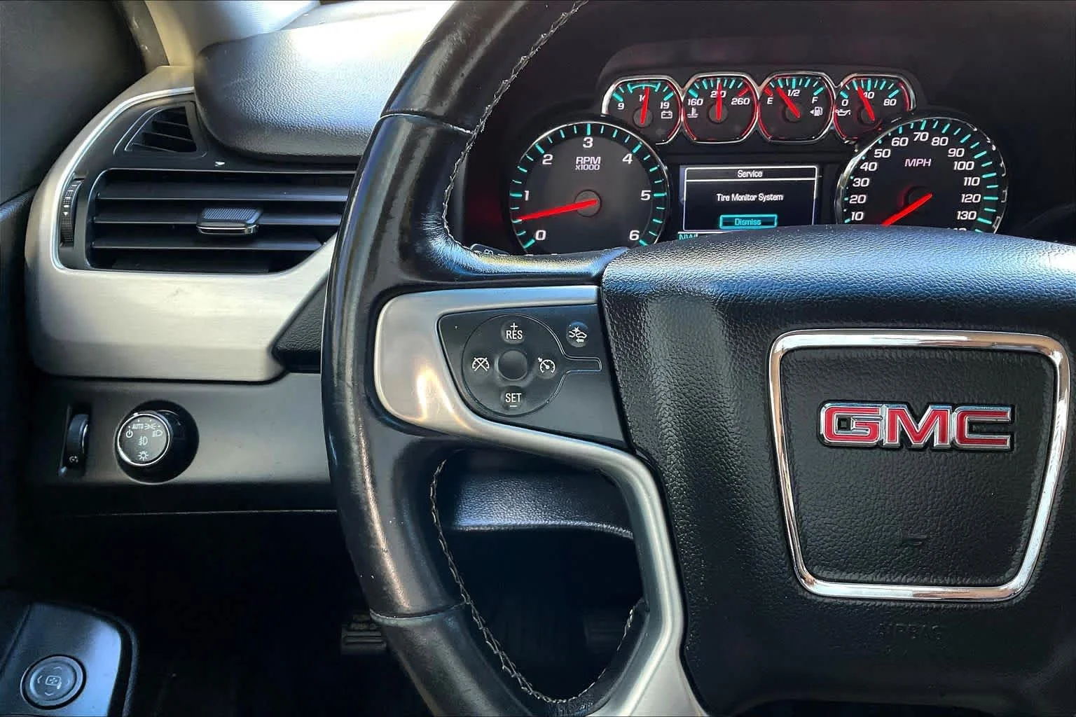 Used 2018 Onyx Black GMC SLE image 21