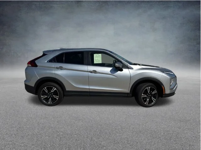 Used 2025 Silver Mitsubishi SE image 12