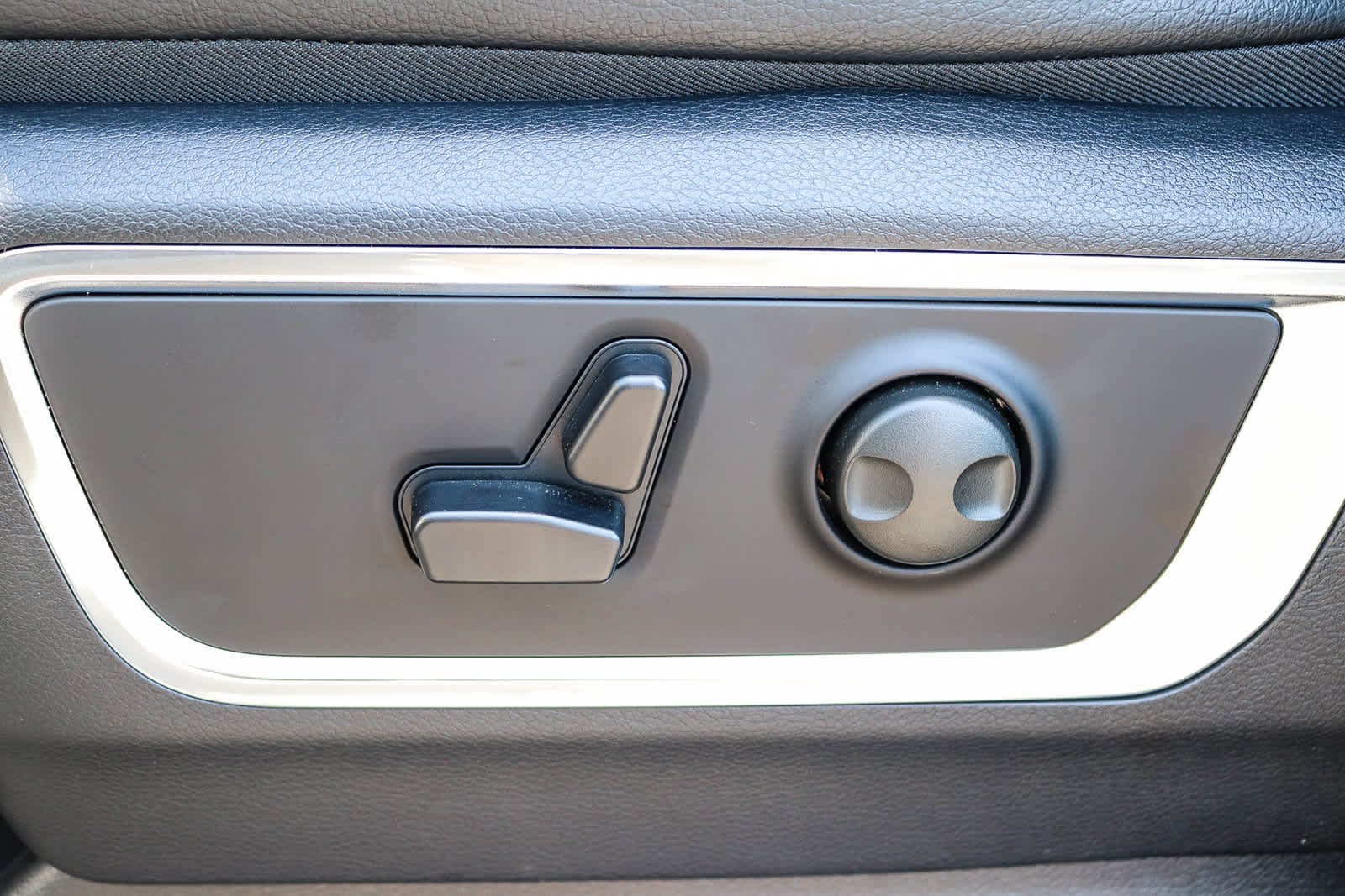 New 2026 Forged Blue Metallic Exterior Paint RAM Laramie image 22