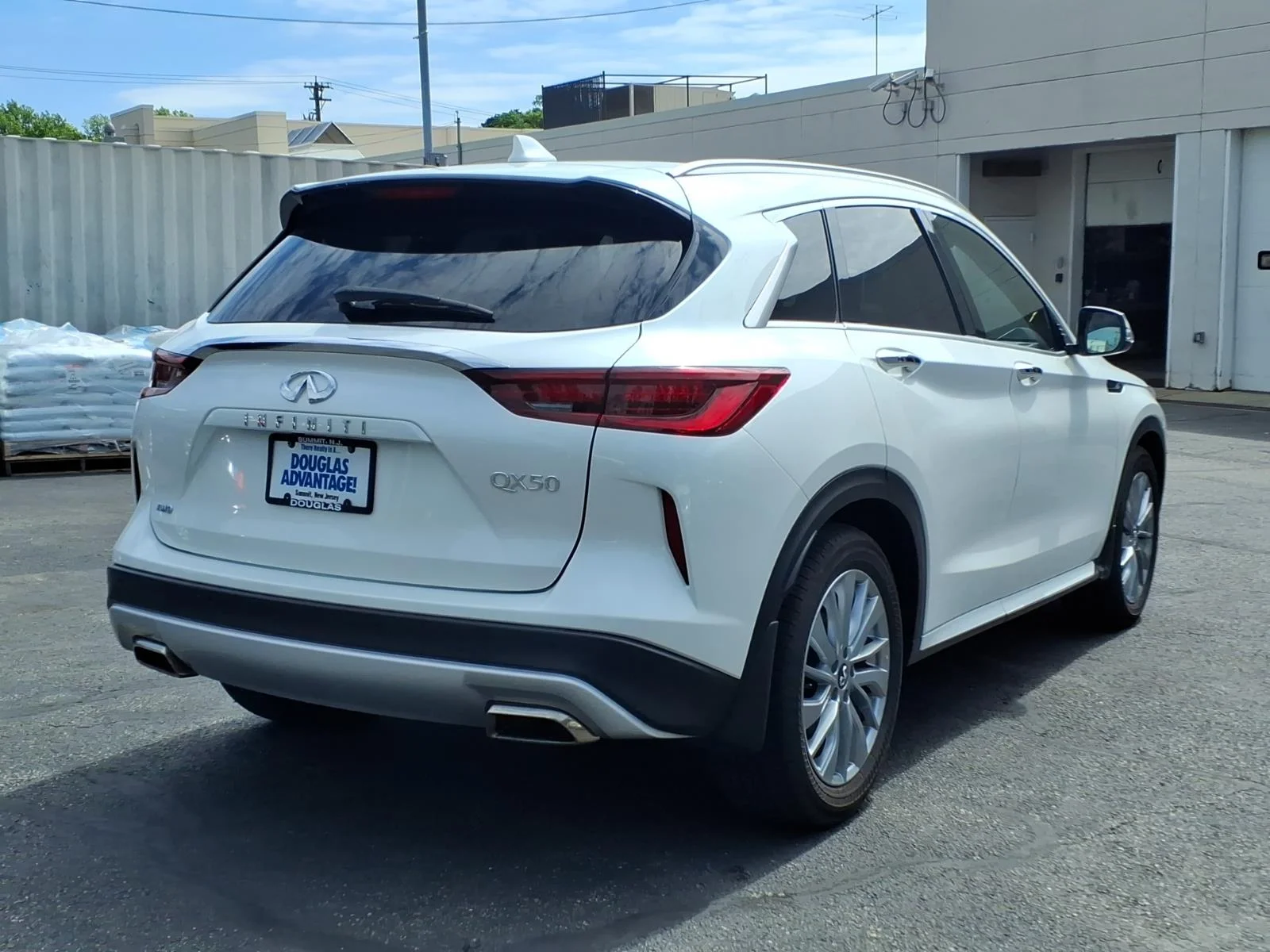 Certified Used 2025 White INFINITI LUXE image 6