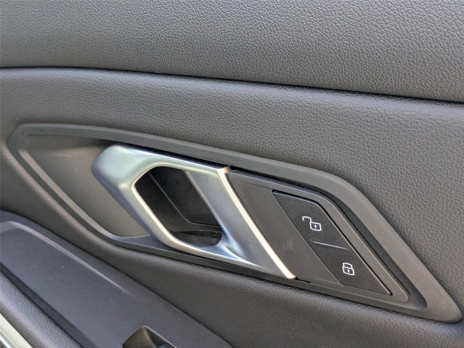 Used 2025  BMW 330i image 31