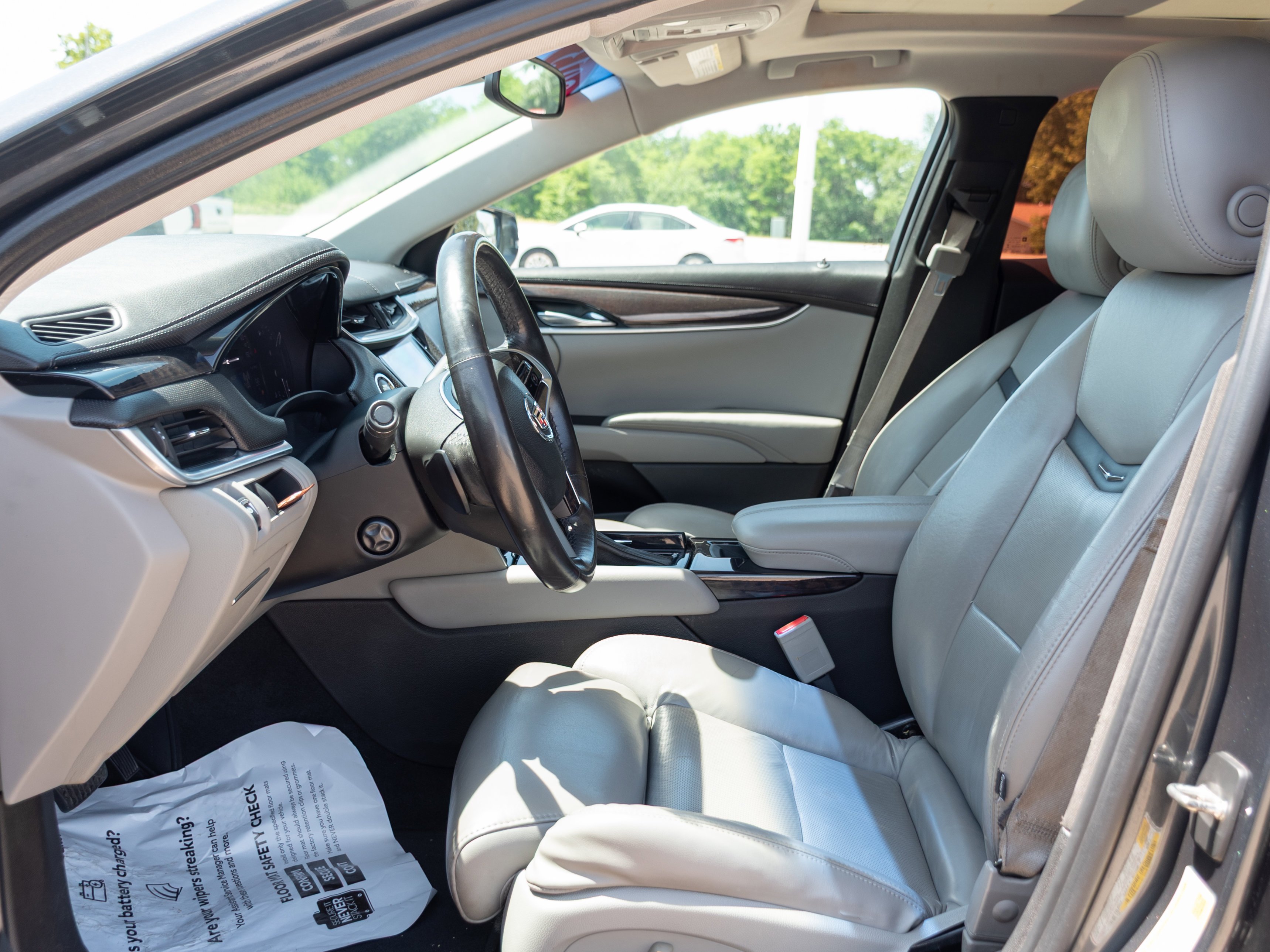 Used 2013 Graphite Metallic Cadillac Luxury image 7
