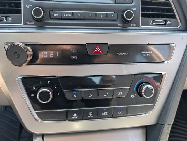Used 2017 Silver Hyundai Base image 29