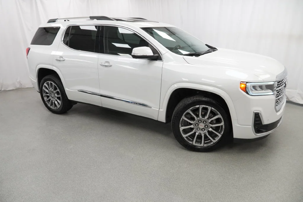 Used 2023 White Frost Tricoat GMC Denali image 7
