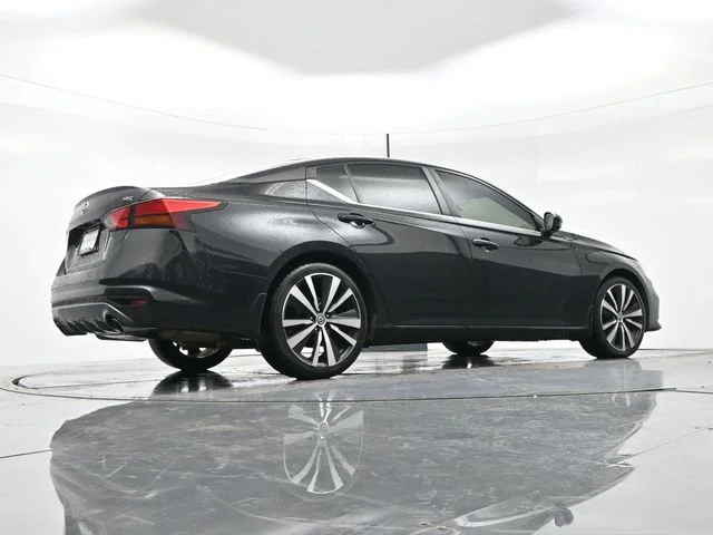 Used 2019 Super Black Nissan 2.5 SR image 15