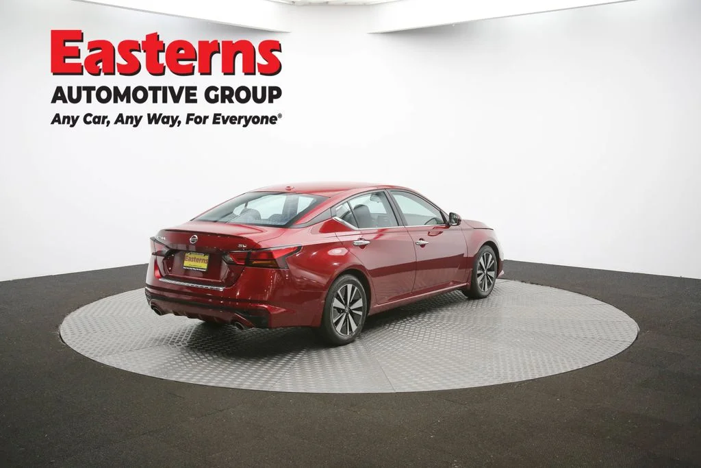 Used 2021 Red Nissan 2.5 SV image 40
