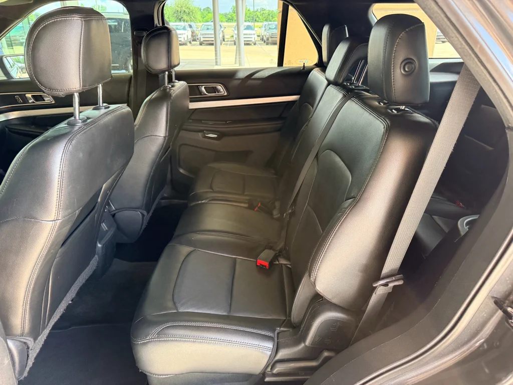 Used 2016 Magnetic Metallic Ford XLT image 17