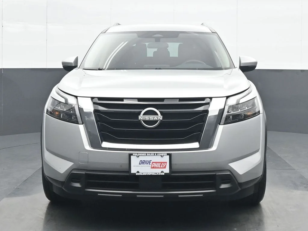 Used 2025 Silver Nissan SV image 1