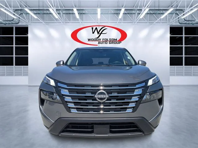 Used 2025 Gray Nissan SV image 8