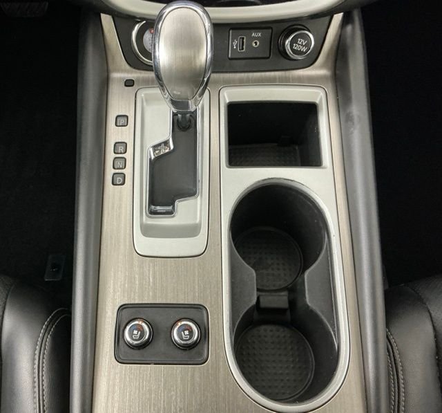 Used 2018 White Nissan Platinum image 23